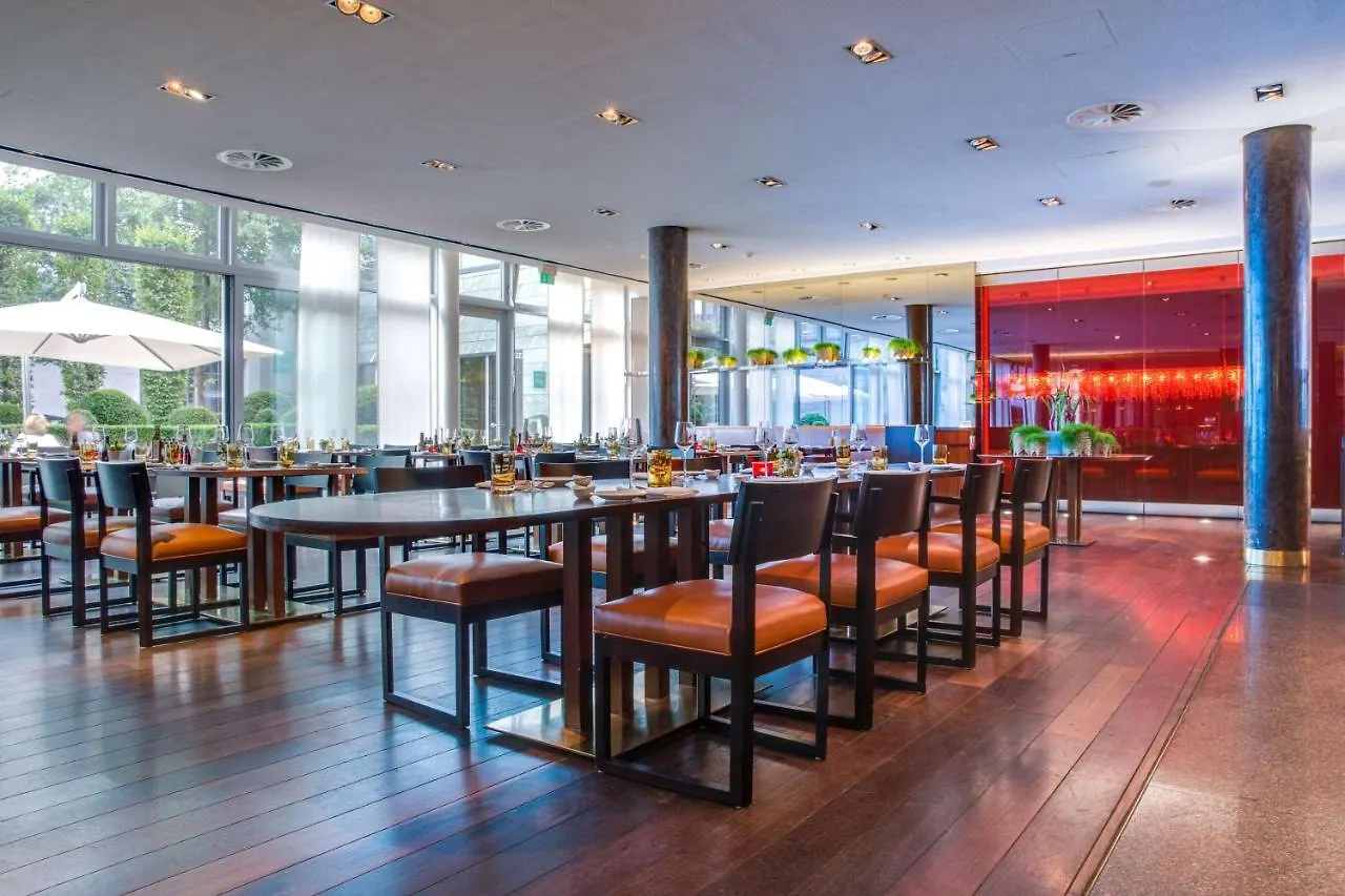 Radisson Blu Media Harbour Hotel, Duesseldorf 4*, Dusseldorf
