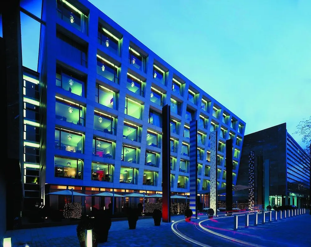 Radisson Blu Media Harbour Hotel, Duesseldorf 4*, Düsseldorf