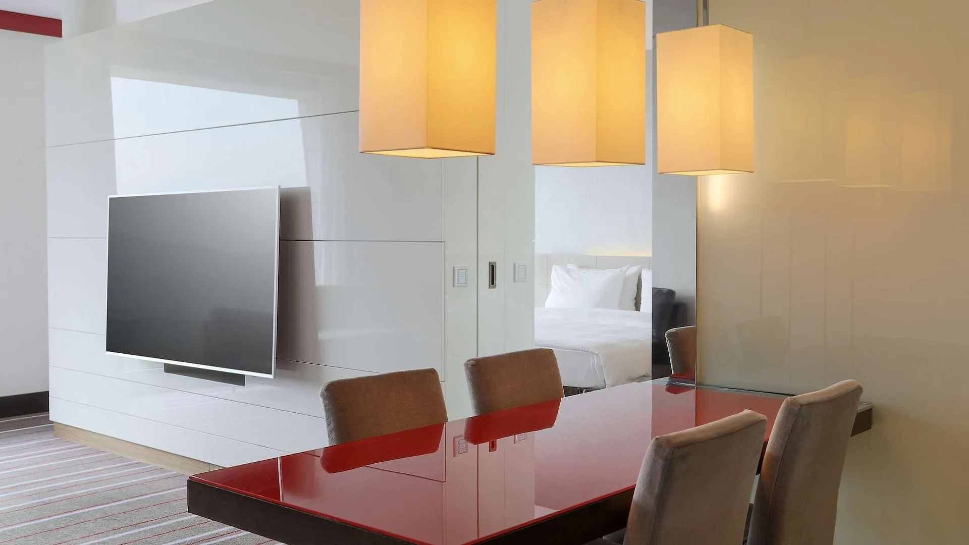 Radisson Blu Media Harbour Hotel, Duesseldorf Almanya