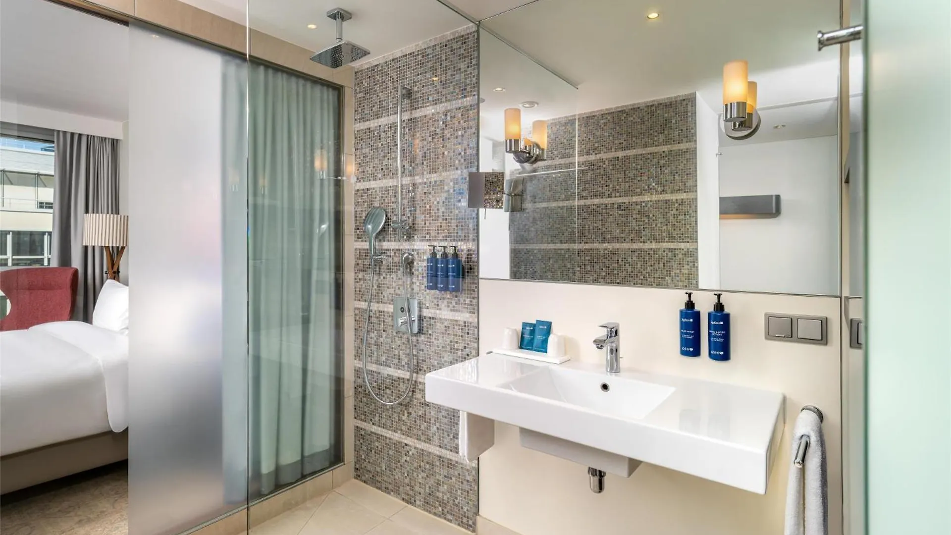 **** Hotel Radisson Blu Media Harbour Hotel, Düsseldorf Deutschland