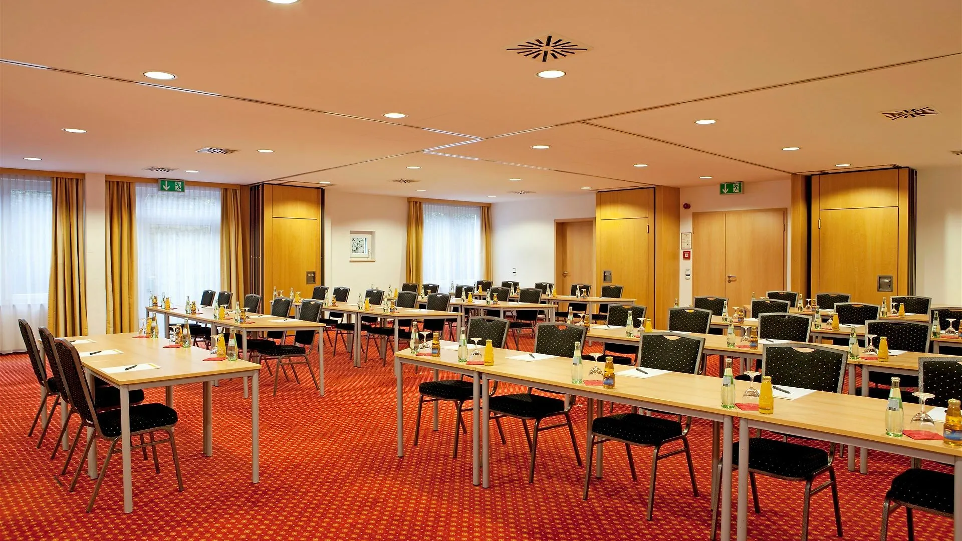 **** Otel Radisson Blu Media Harbour Hotel, Duesseldorf Almanya