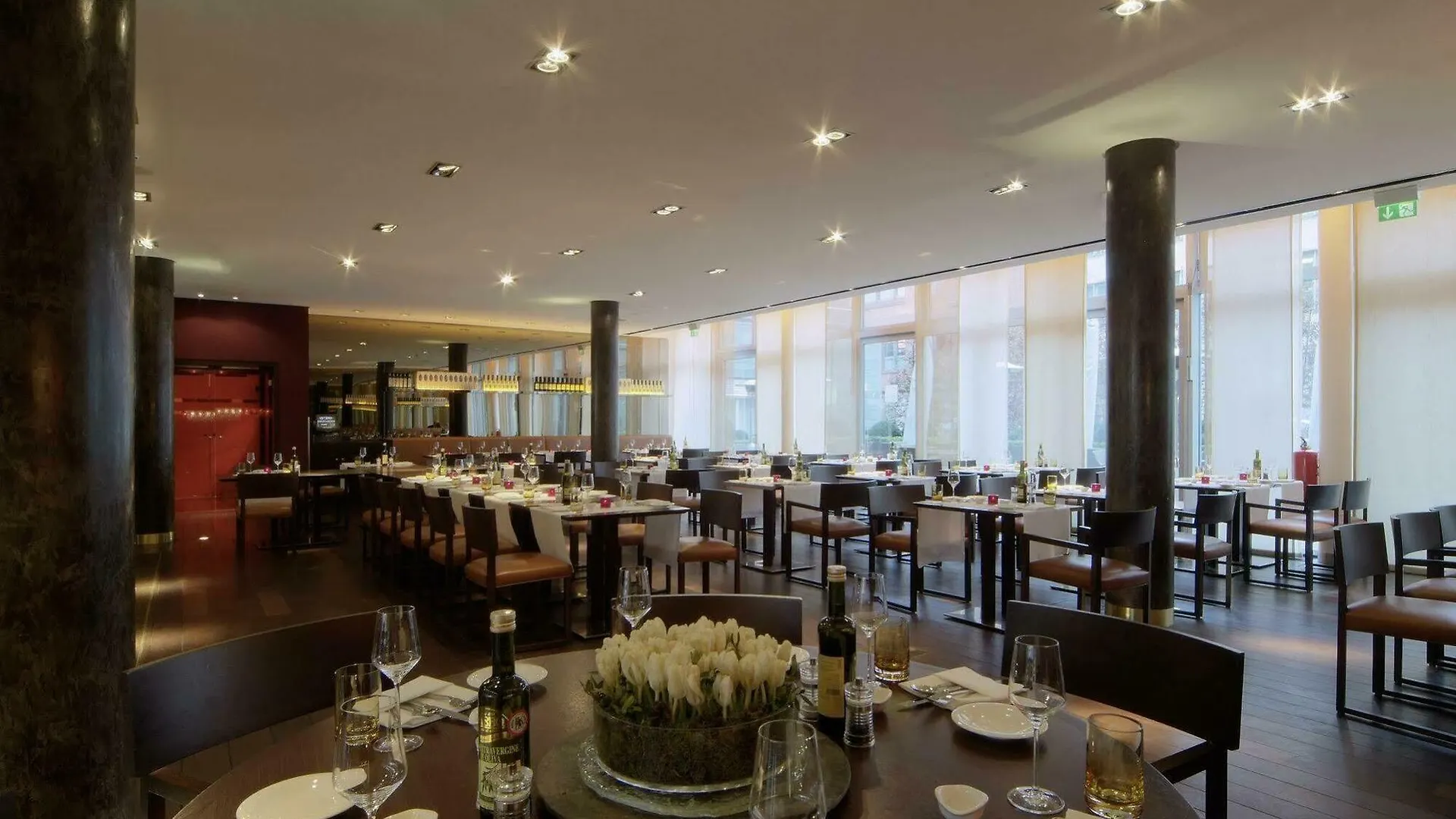 **** Otel Radisson Blu Media Harbour Hotel, Duesseldorf Almanya
