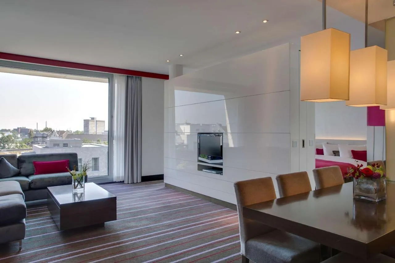 **** Otel Radisson Blu Media Harbour Hotel, Duesseldorf Almanya