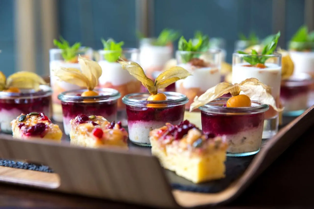Radisson Blu Media Harbour Hotel, Duesseldorf Almanya